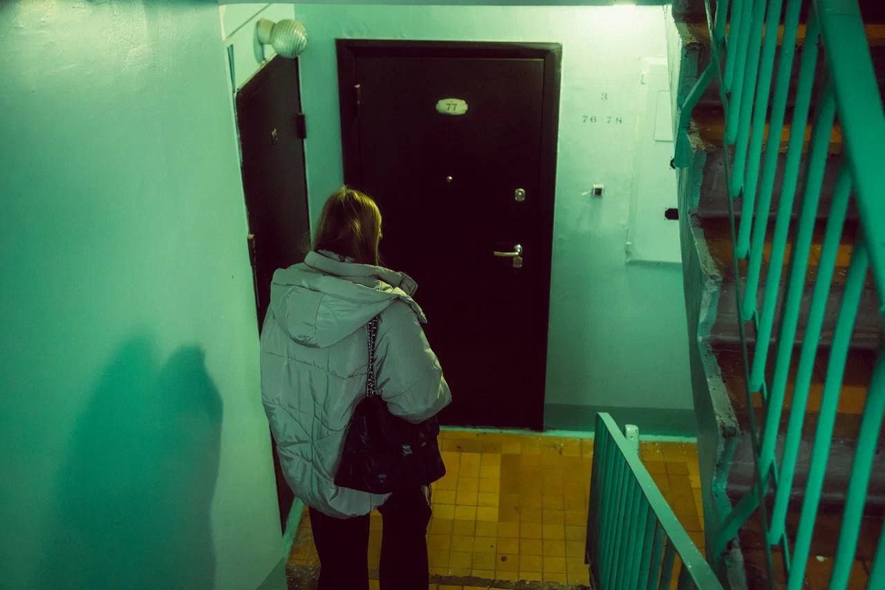 «Когда там у бабушки ноги гниют, потому что у нее сахарный диабет, от нее какой запах должен исходить?» «Когда там у бабушки ноги гниют, потому что у нее сахарный диабет, от нее какой запах должен исходить?»