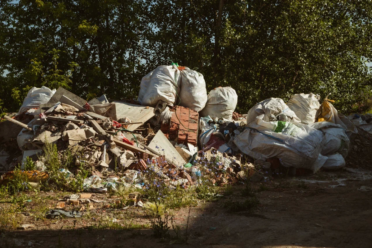 В Тукаевском районе обнаружили огромную нелегальную свалку