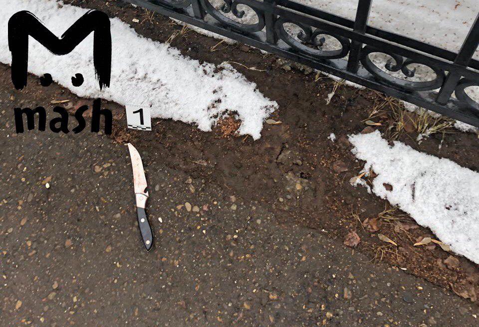 Кровавая драма в Нижнекамске: прохожий зарезал полицейского у здания УВД. Подробности 