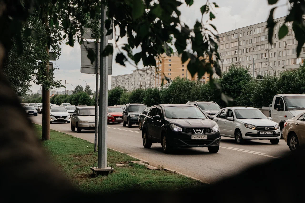 Фото: как ремонт дороги парализовал главную транспортную артерию города