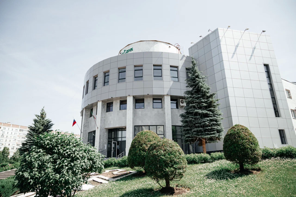 АСВ полгода не может продать главной офис Автоградбанка в Челнах