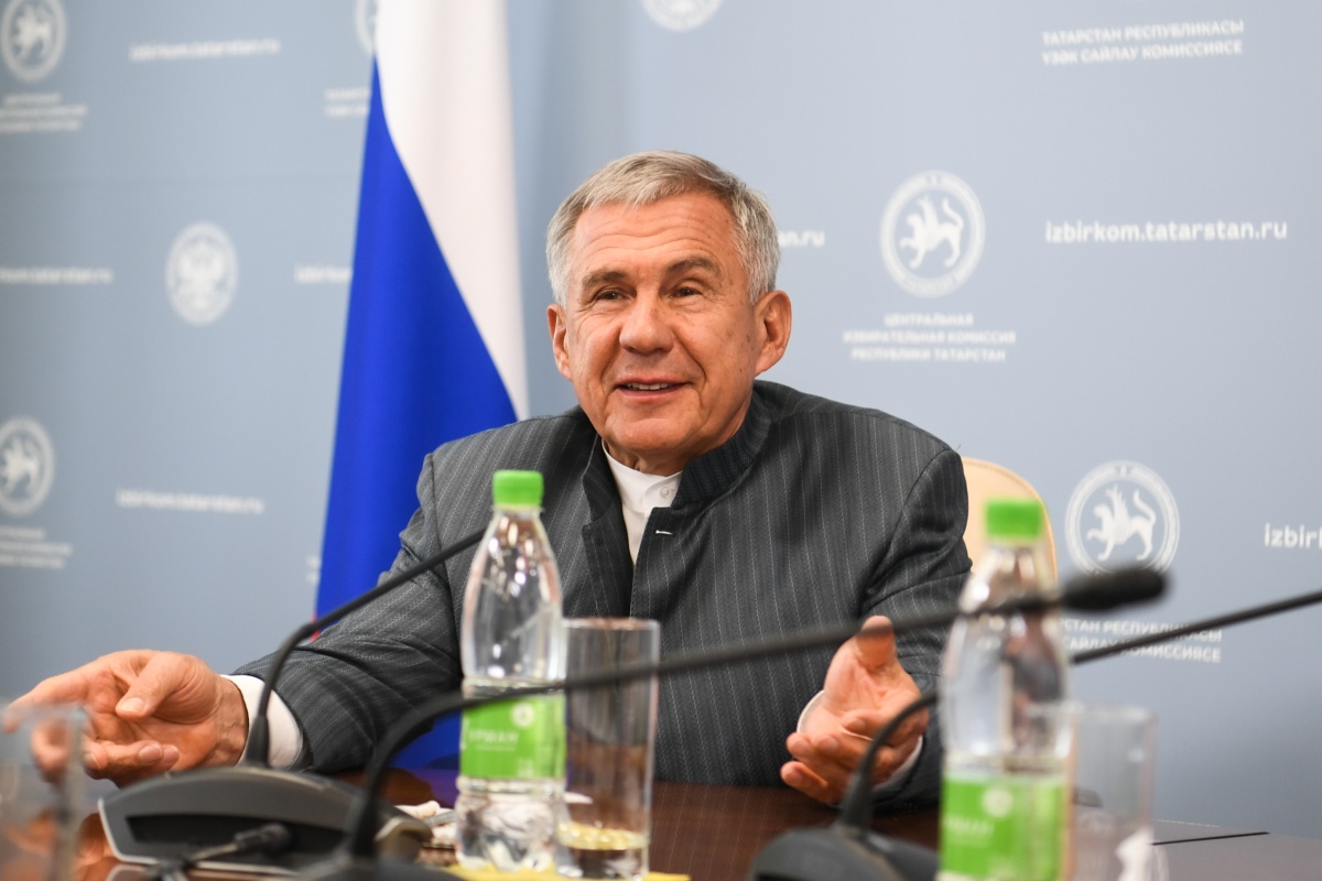 Минниханов подал документы в ЦИК для участия в выборах