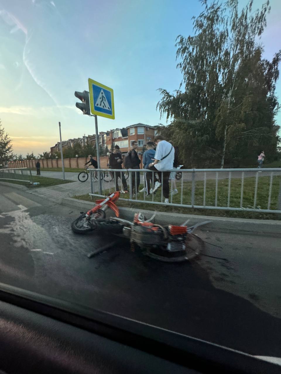 Подростки на питбайке на скорости влетели в иномарку – у обоих серьезные травмы  Подростки на питбайке на скорости влетели в иномарку – у обоих серьезные травмы