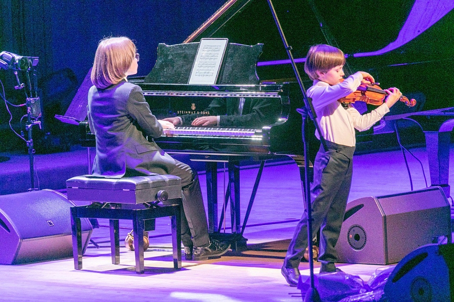 Мацуев в Челнах сыграл с восьмилетним скрипачом Лукой Моромовым