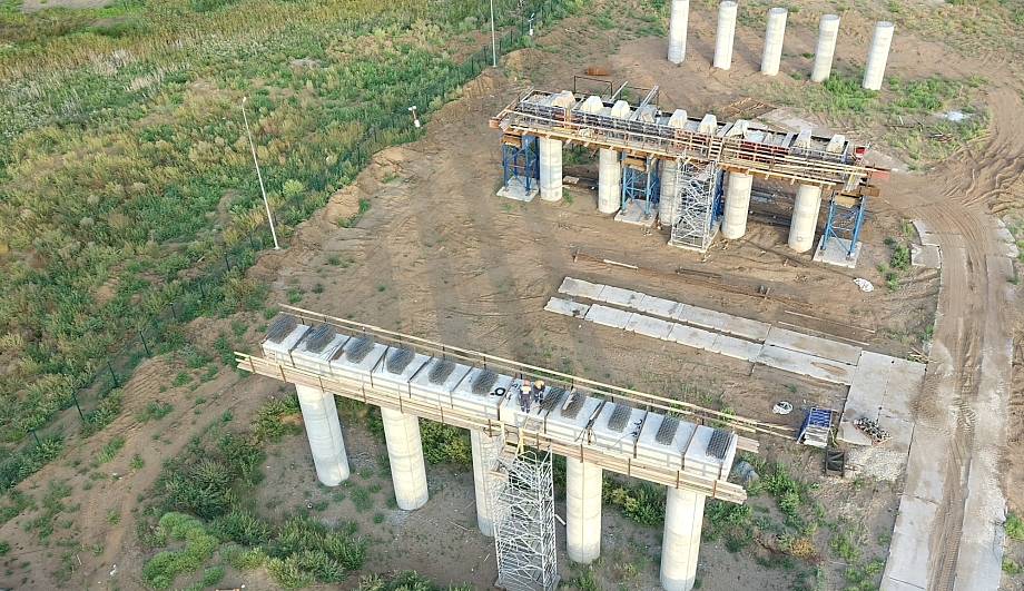 Дорожники показали промежуточный этап строительства моста через Каму (фото)