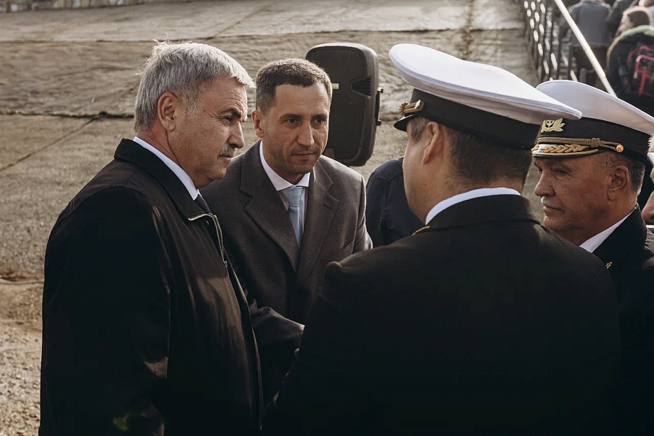 «Всего за три месяца ее работы из школы уволилось более 10 сотрудников…» «Всего за три месяца ее работы из школы уволилось более 10 сотрудников…»