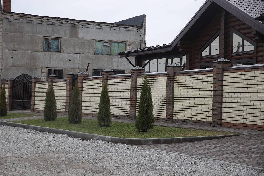 Фото: как выглядит дом, из-за которого Камаев оказался в изоляторе