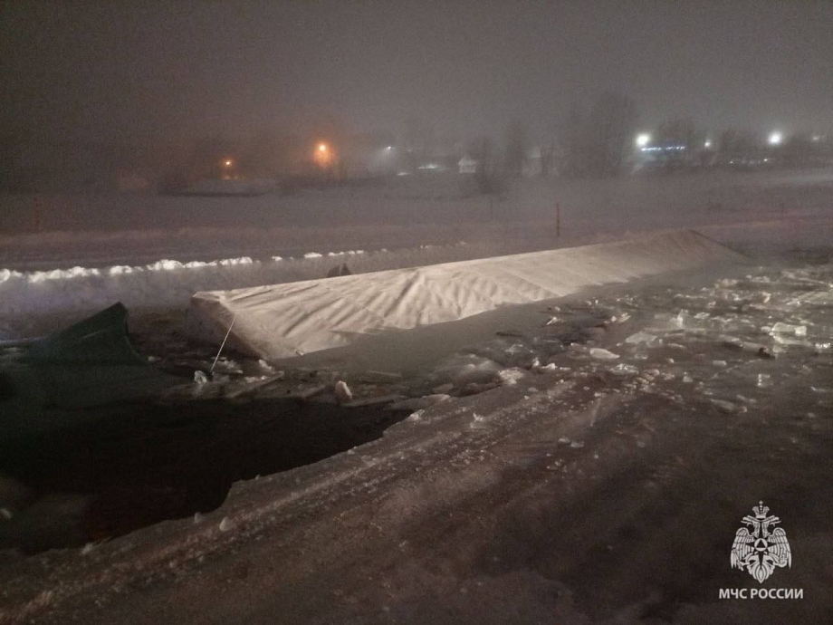 Фура челнинской компании ушла под лед в Башкирии – водитель утонул (фото) 