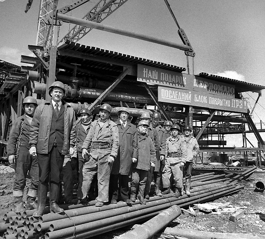 Музей КАМАЗа показал, как 50 лет назад на ПРЗ установили последний блок покрытия