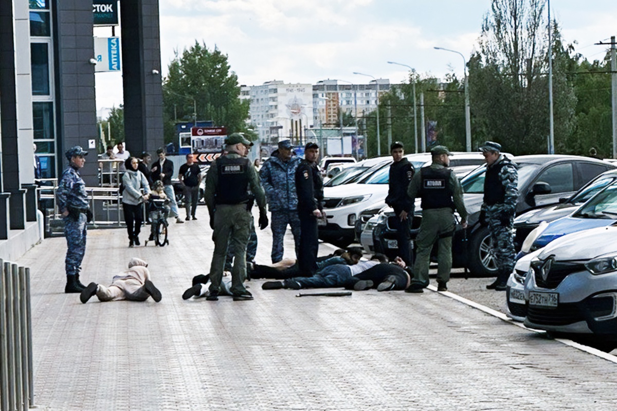 В Челнах скрутили банду, устроившую «стрелку» с битами в центре города  19.06.2023