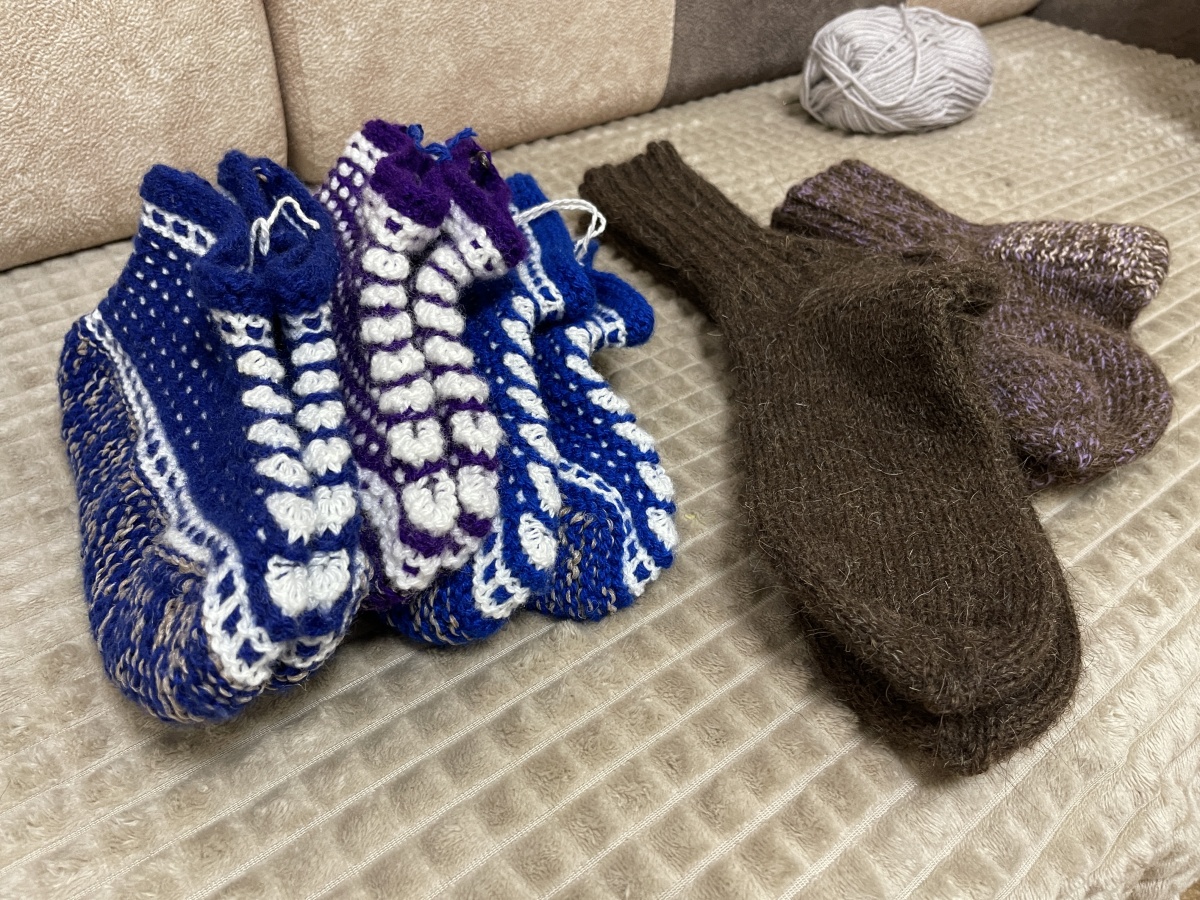 Чтобы связать носки, нужно изучить два типа петель: