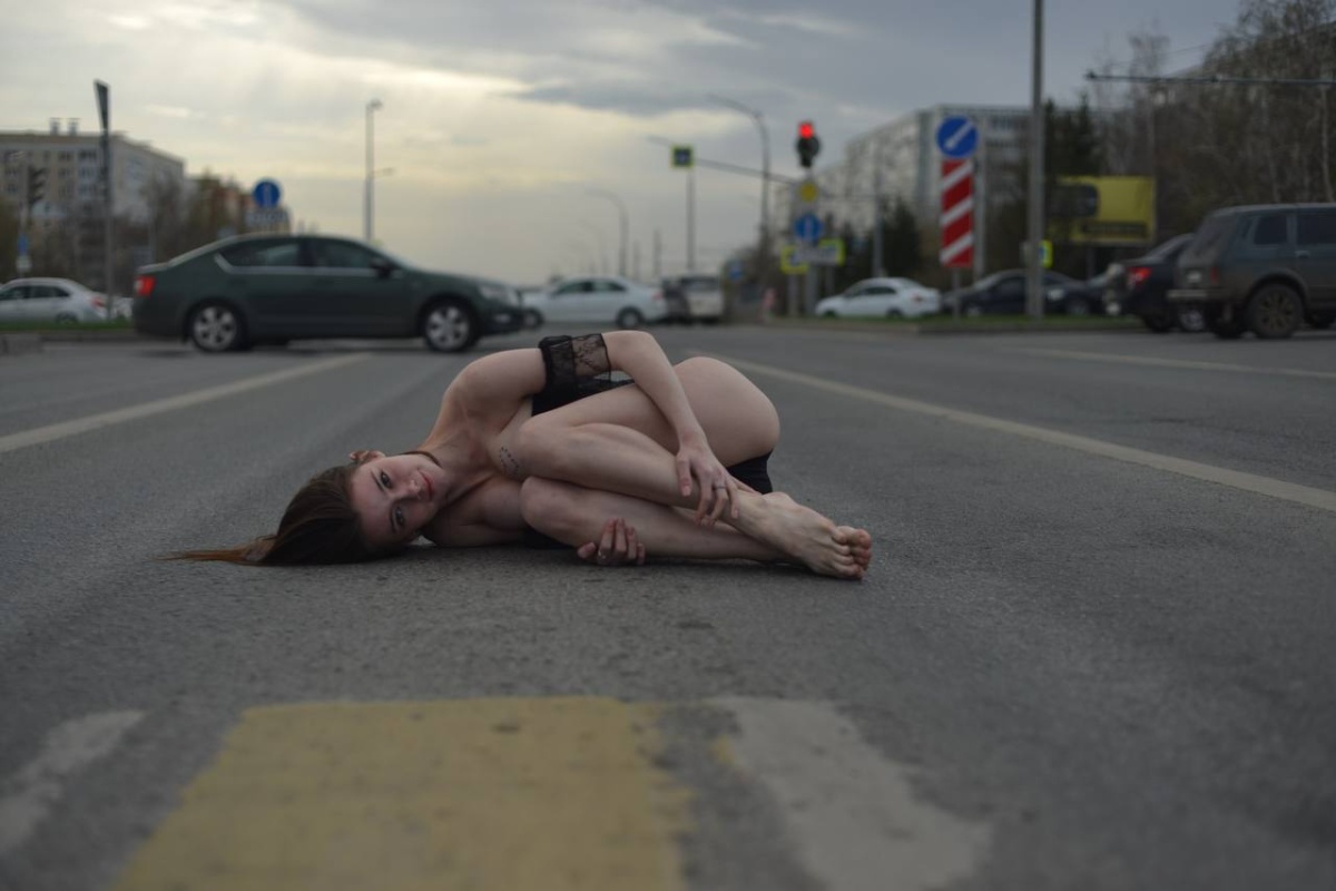 дочка без трусов Дочь Венечки устроила откровенную фотосессию на проспекте - реакция (фото)  22.04.2025