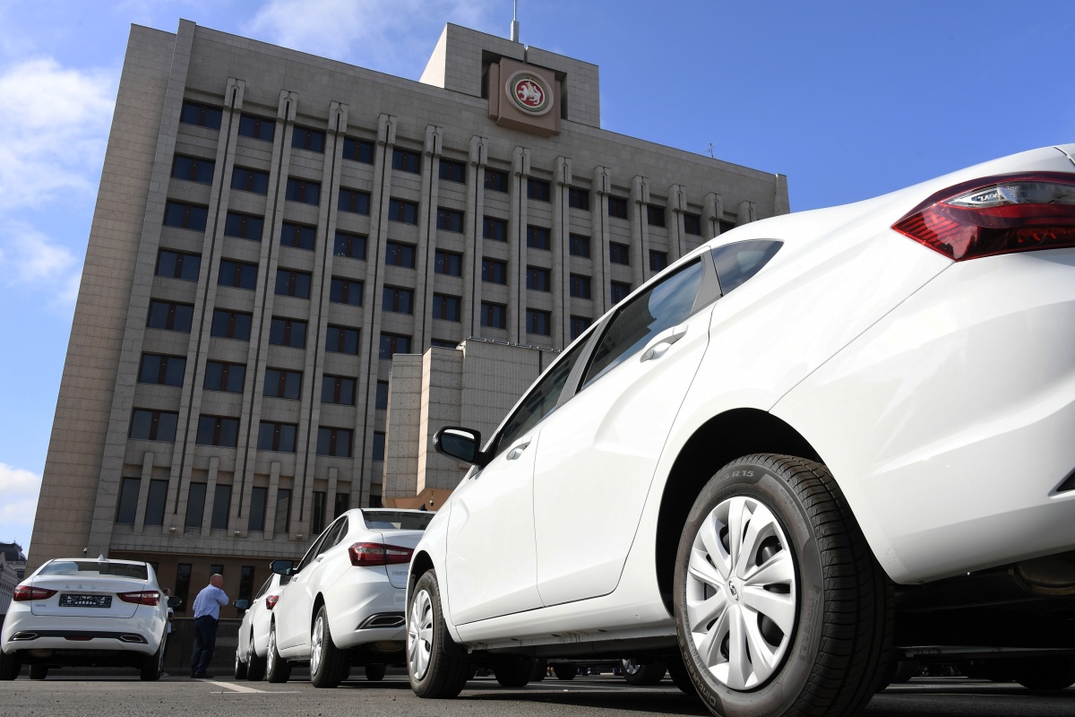 Автопарки чиновников Челнов и Тукаевского района пополнили Lada Vesta  16.08.2023