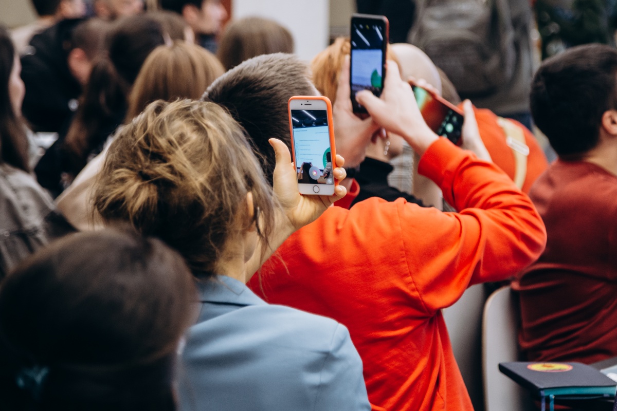 IRIMALL в канун Нового года разыграет среди покупателей топовую технику  Apple 17.11.2023