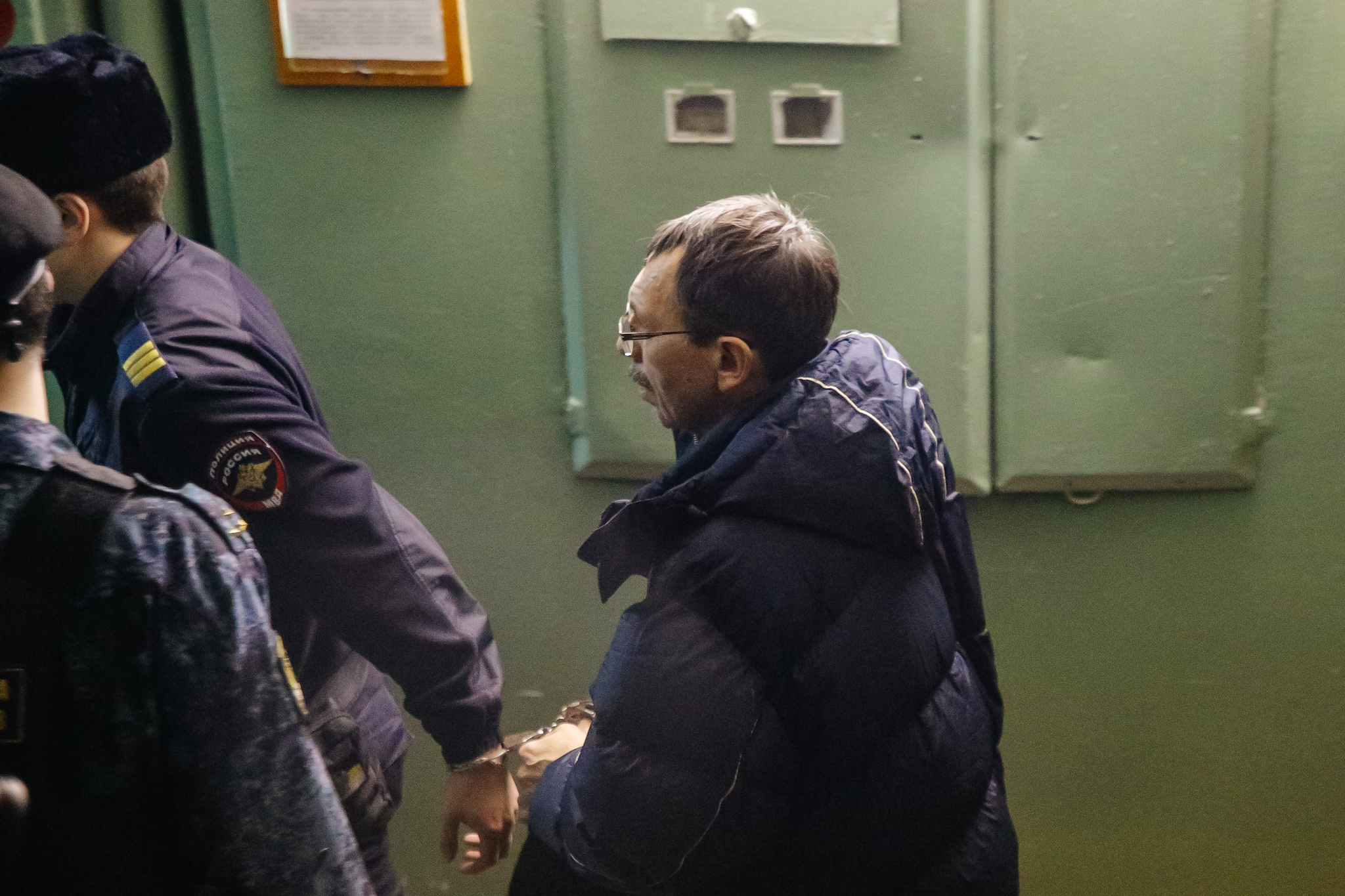 «Данная мера пресечения тоже излишне суровая. Но в настоящее время из двух зол выбираем меньшее»