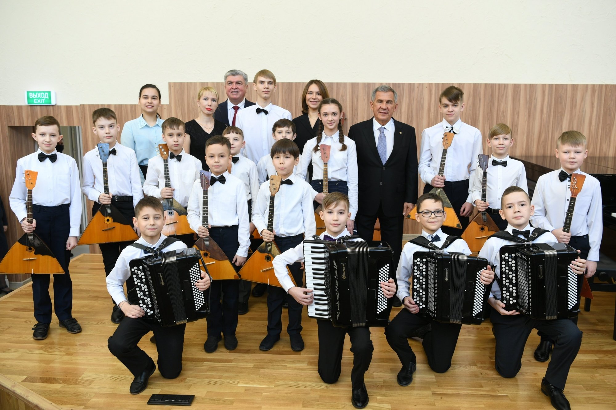 Фото: глава республики посетил в Челнах музыкальную школу имени Сайдашева