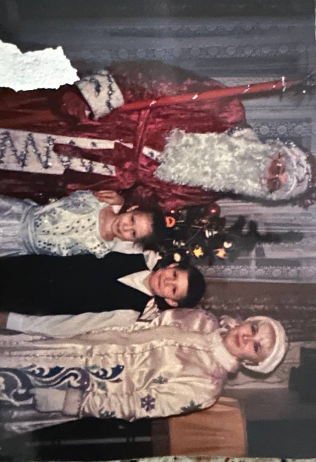 «Дед Мороз всегда напоминал воспитательницу с белой бородой, что нас веселило. Эта традиция продолжается и сейчас»