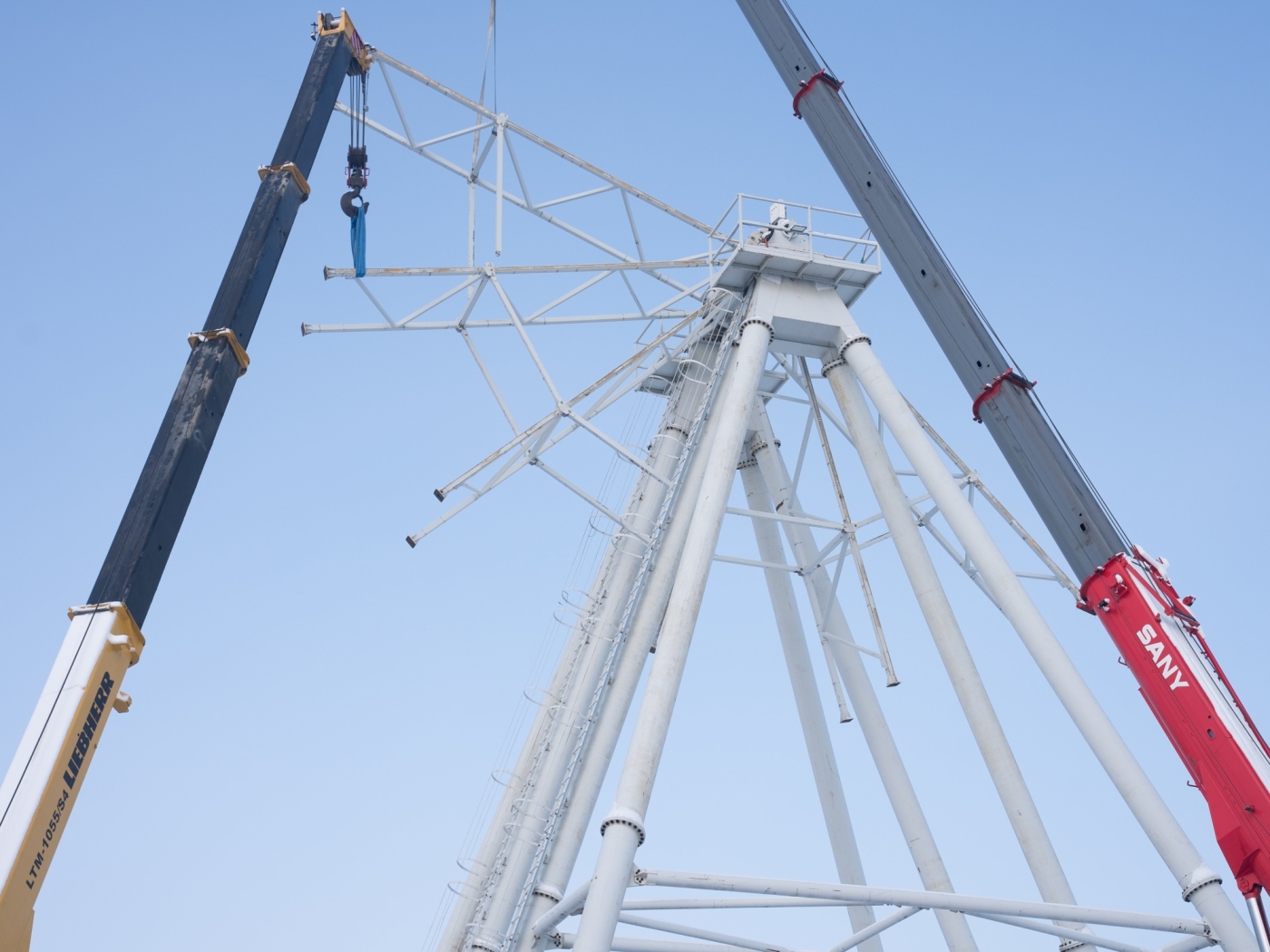 В челнинском парке Победы демонтировали колесо обозрения 
