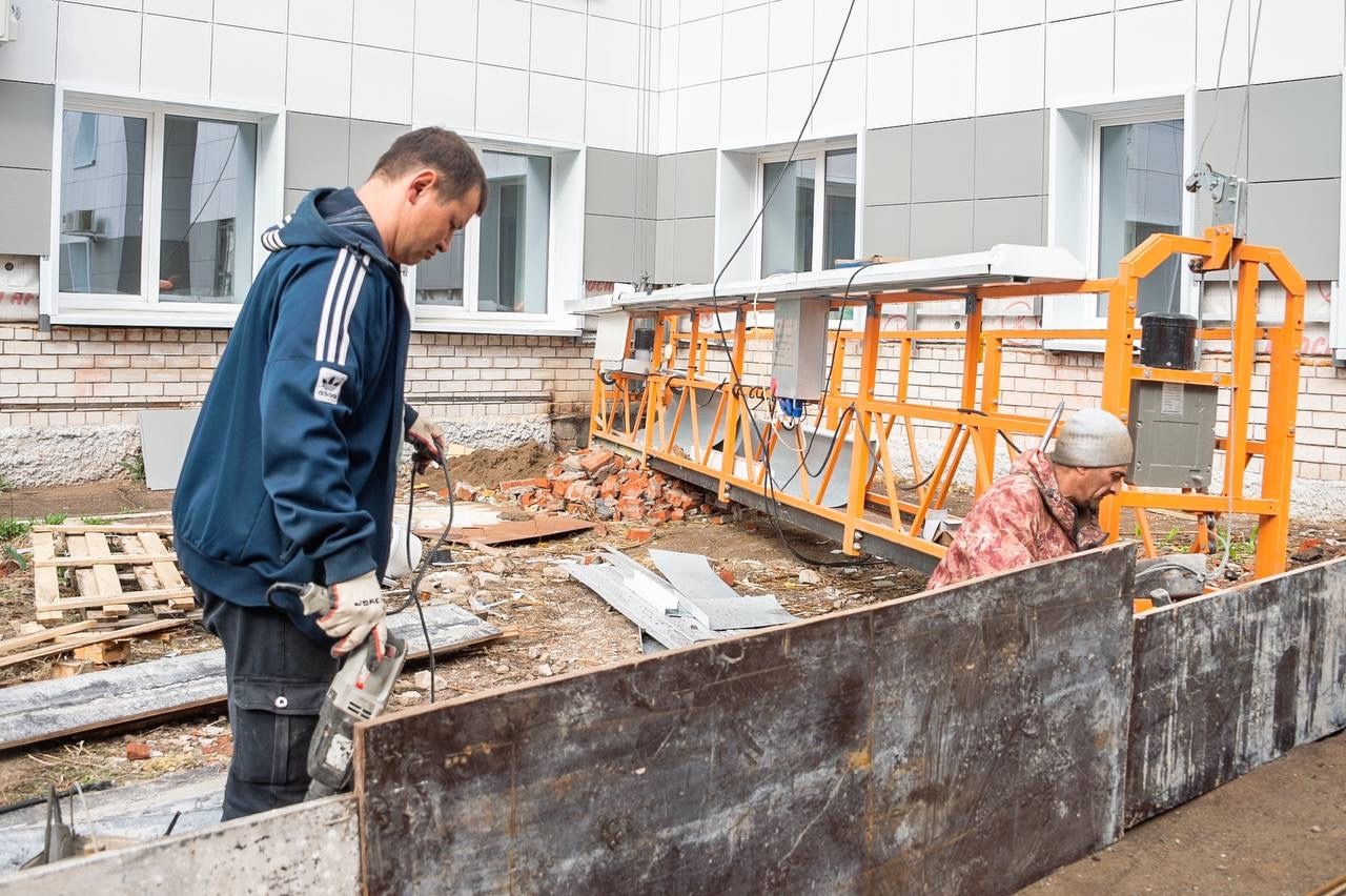 Беляев в свой первый рабочий день в Нижнекамске проверил четыре соцобъекта Беляев в свой первый рабочий день в Нижнекамске проверил четыре соцобъекта