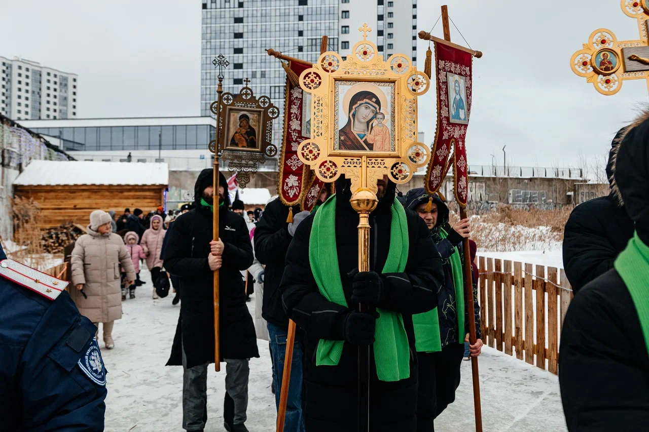 Фото: православные Челнов приняли участие в Крестном ходе