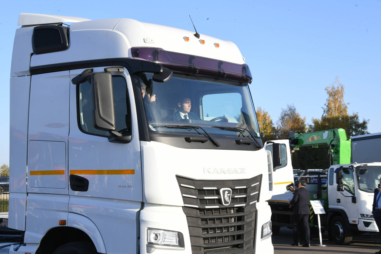 Алиханов протестировал челнинский грузовик и приехал к рабочим на завод Алиханов протестировал челнинский грузовик и приехал к рабочим на завод