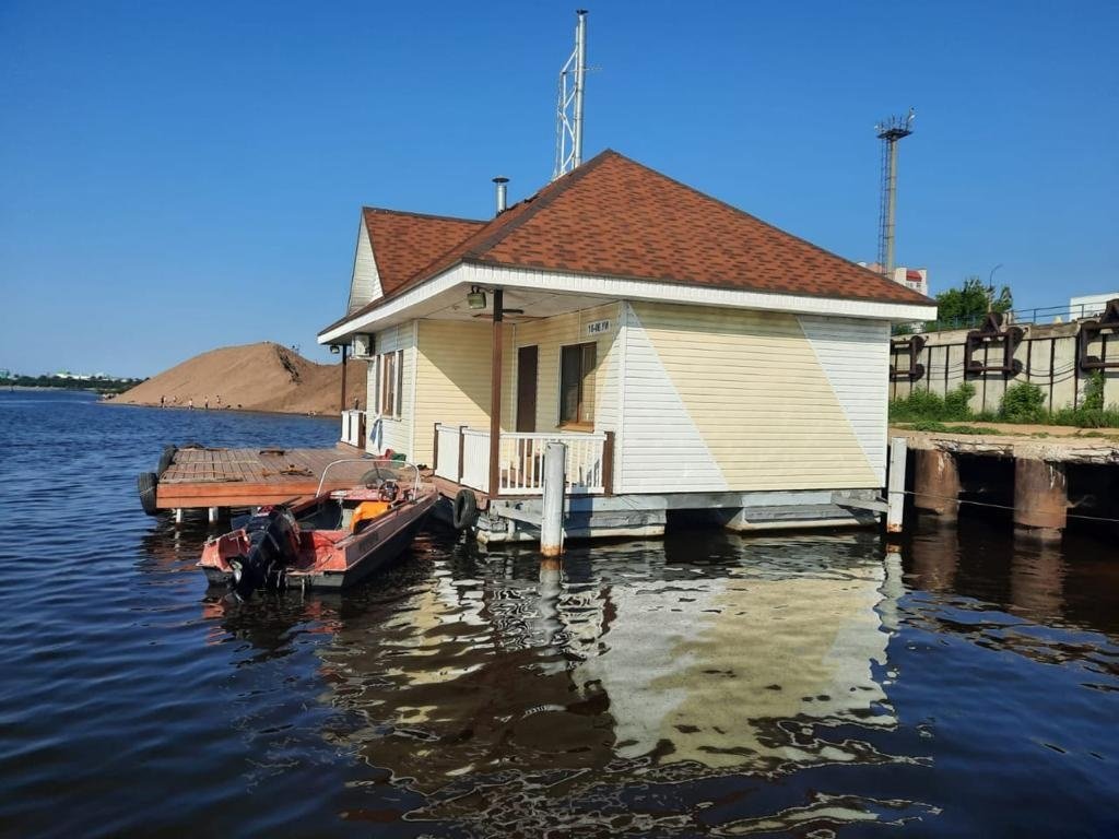 Плавучий дом, который «засекли» на Каме, проверит транспортная прокуратура  12.07.2022