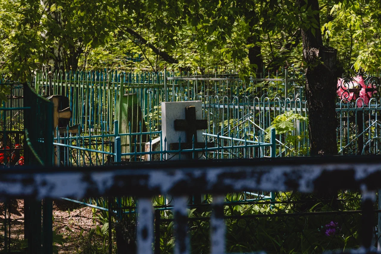 Фото: как в Челнах строят очередную многоэтажку вплотную к кладбищу