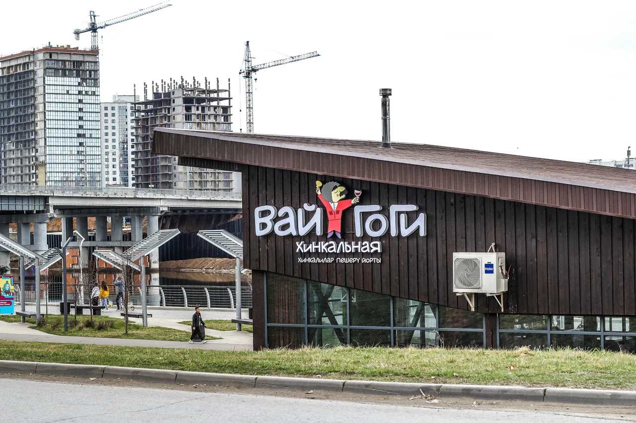 «Не надо все это смешивать, прикрываясь святым словом «Победа». Одно другому никак не мешает»