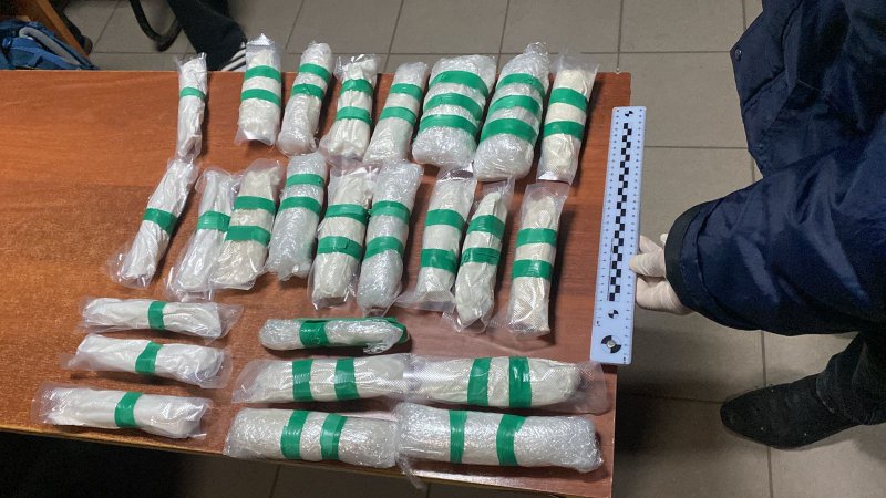 На посту в Челнах задержали наркокурьера с сумкой, набитой мефедроном 