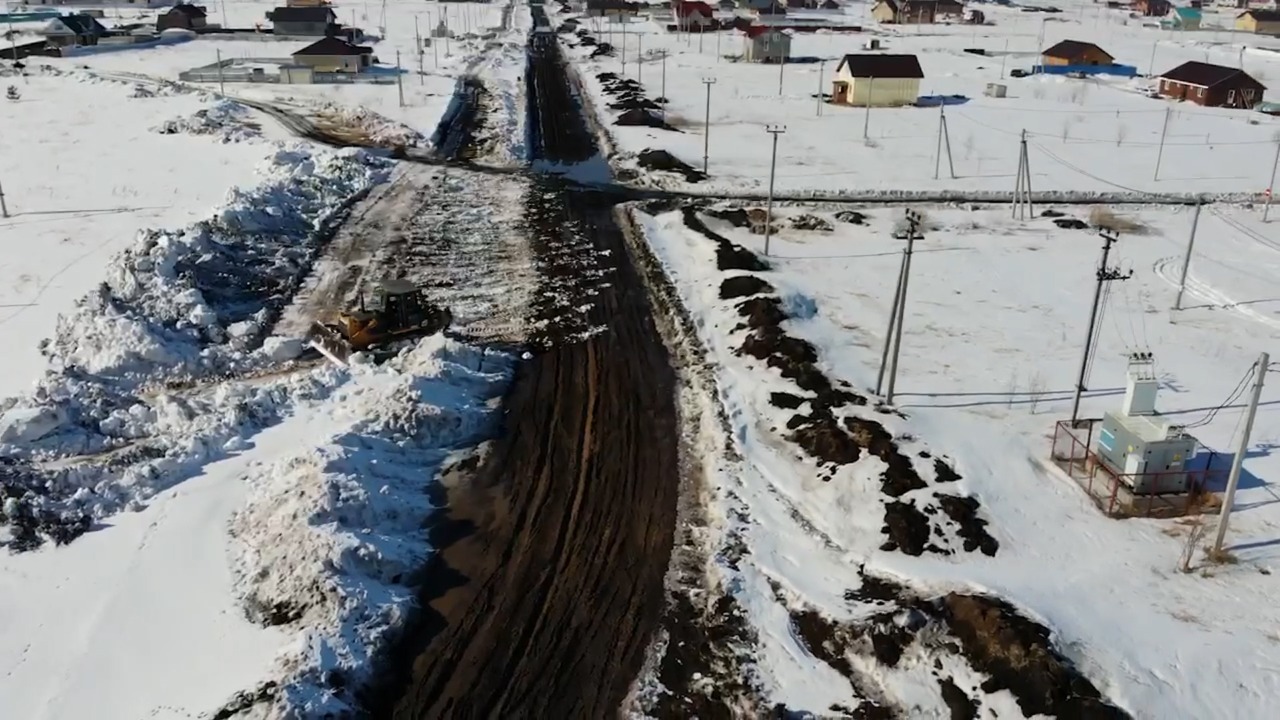 Власти Тукаевского показали, как строят дорогу в Подсолнухах (фото)