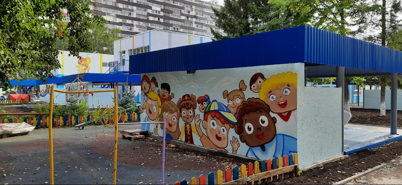 «Решили сделать подарок детям» – компания «Спецпокрытие» украсила граффити стены садиков (фото)