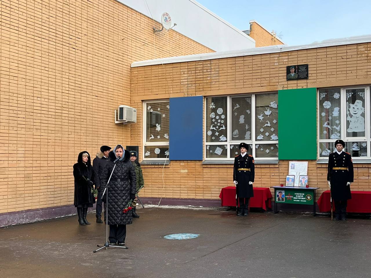 В челнинской школе увековечили память военного, который погиб на Украине