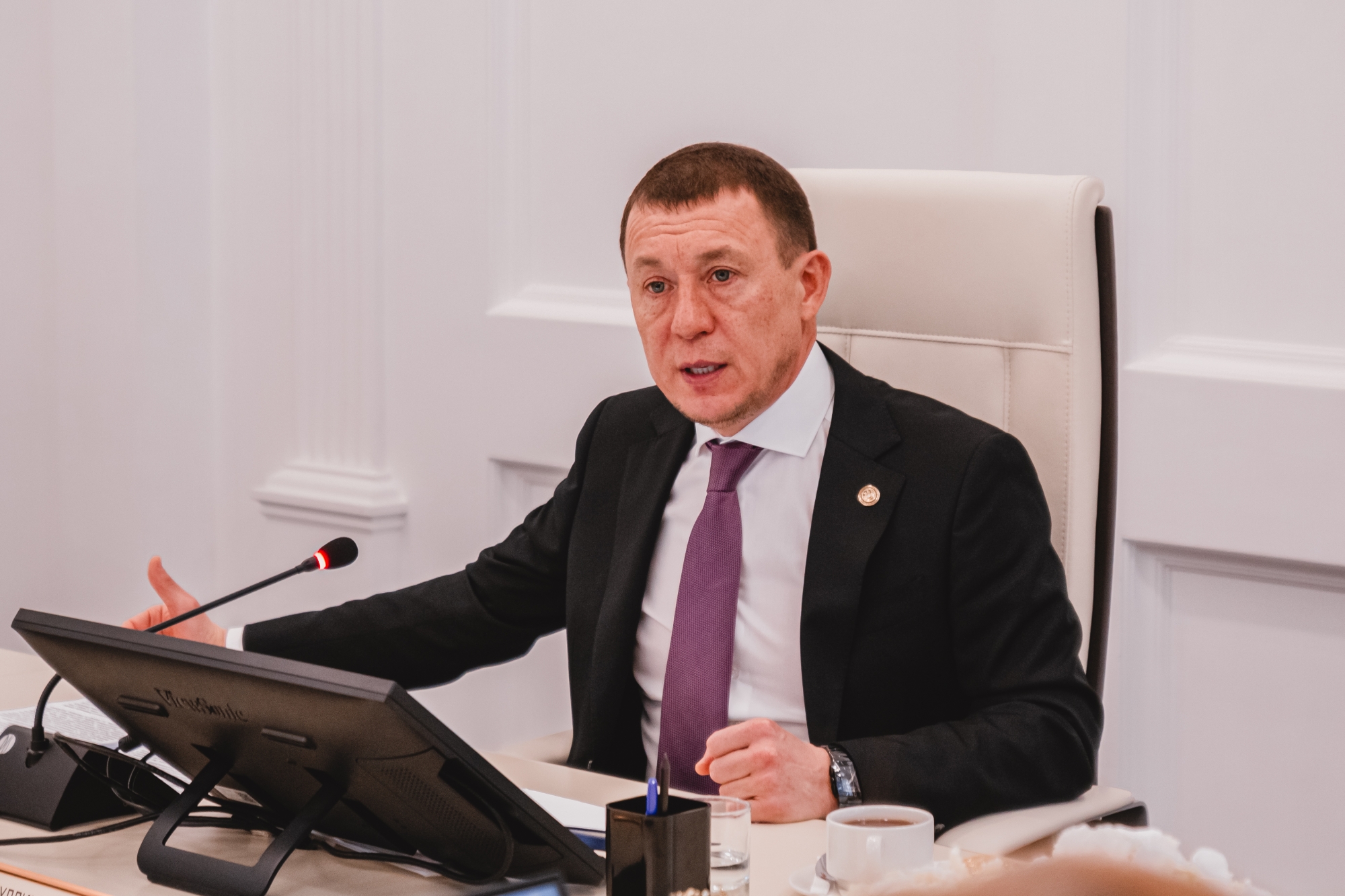 «А где средний бизнес? Что мешает нам показывать цифры, как руководитель относится к здоровью коллектива?»