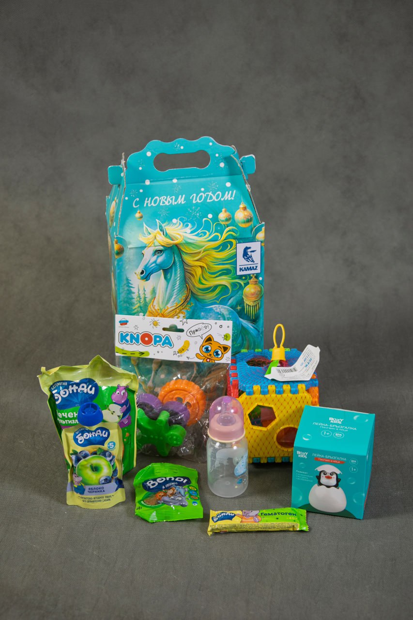 «КАМАЗ» вручит детям сотрудников наборы с караоке и развивающими игрушками 