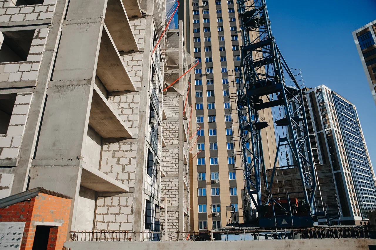Фарид Салахов приехал к жителям ЖК «Маяк», где разгорелся скандал (фото)