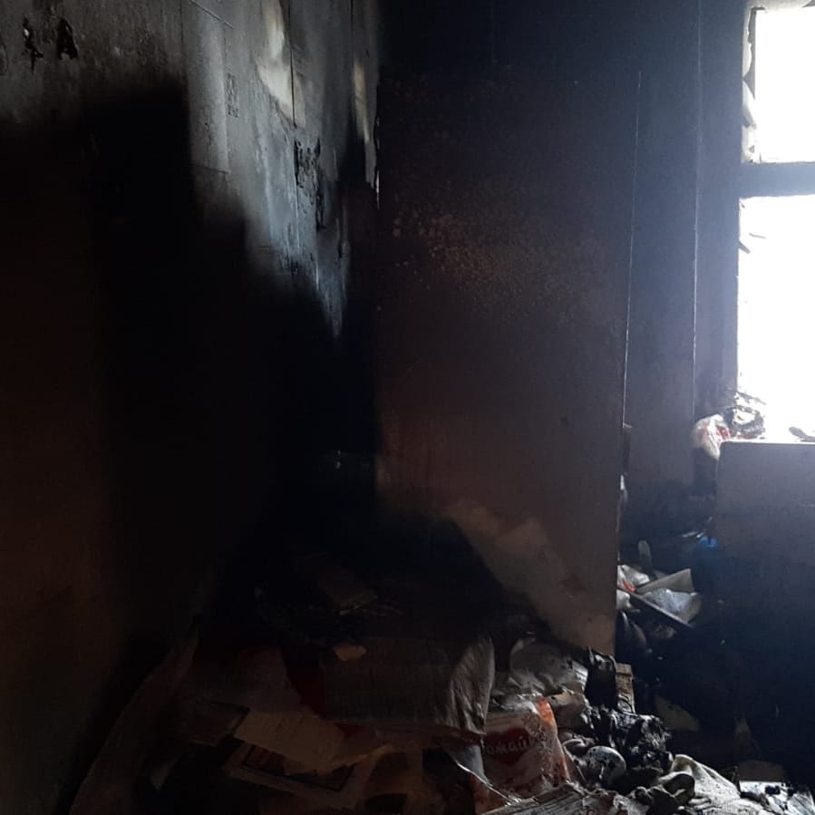 Пожилая хозяйка устроила пожар в квартире-помойке (фото)