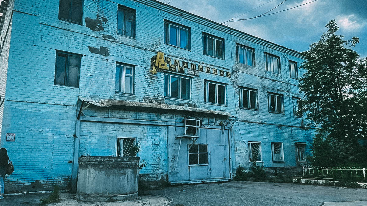 «Замелекесье» строило дома из ЗЯБовского материала, но не платило. Его получали бесплатно, загоняя завод в долги»