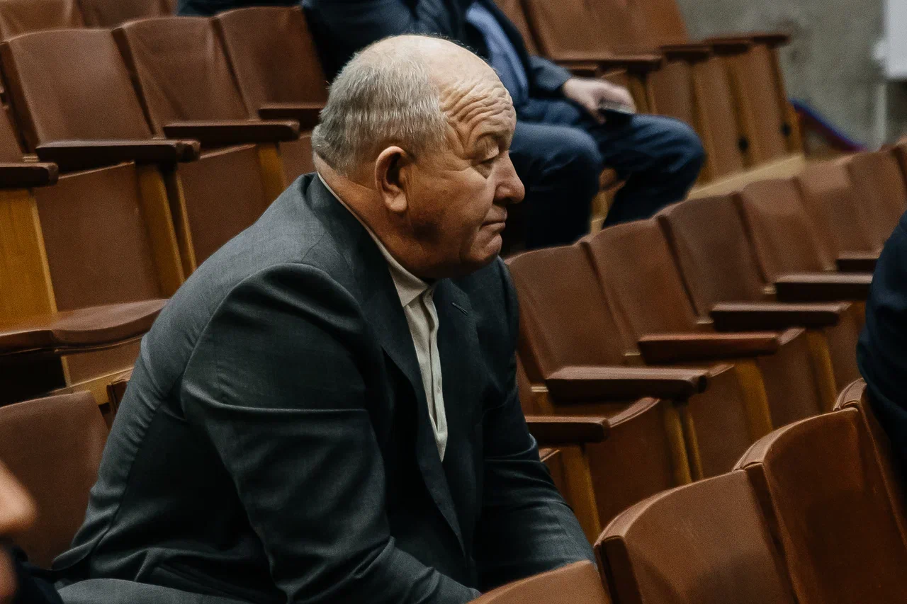«Я, можно сказать, уже и не игрок. Вы прекрасно знаете, что закуплены автобусы большой вместимости…»   