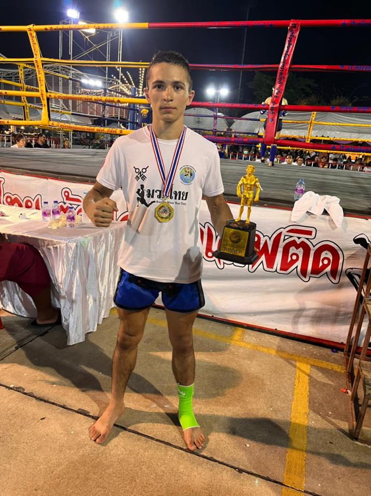 Как подросток поборол лишний вес и стал чемпионом мира по тайскому боксу