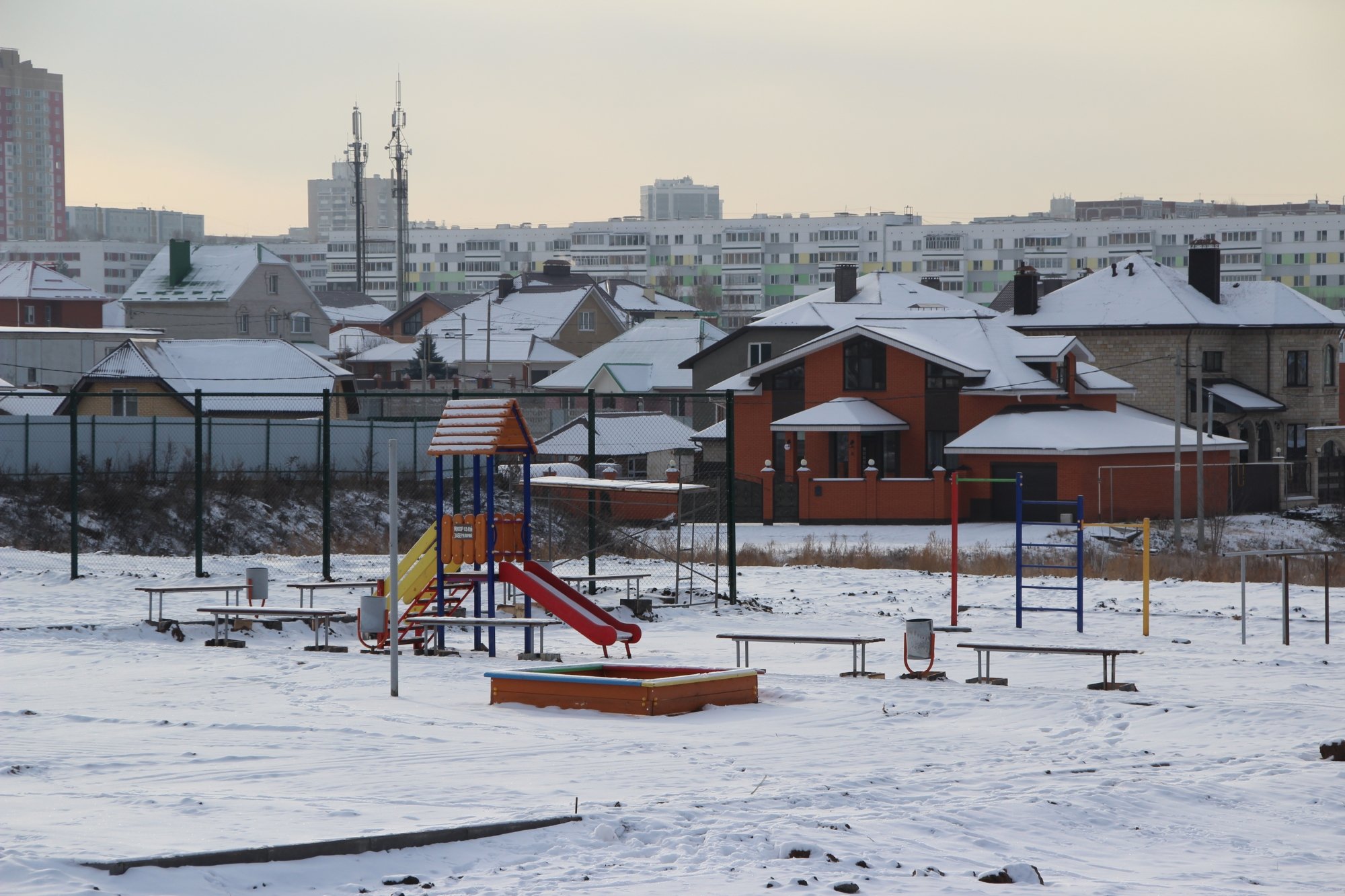 В 68-м комплексе убирают следы провальной стройки (фото)