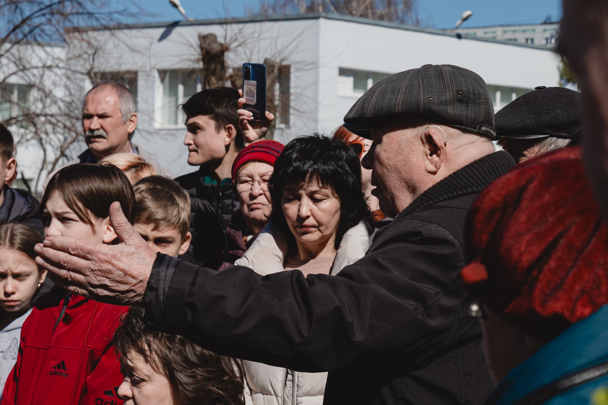 Харисов и Гурьева пришли в бунтующий против застройки 49 комплекс (видео)