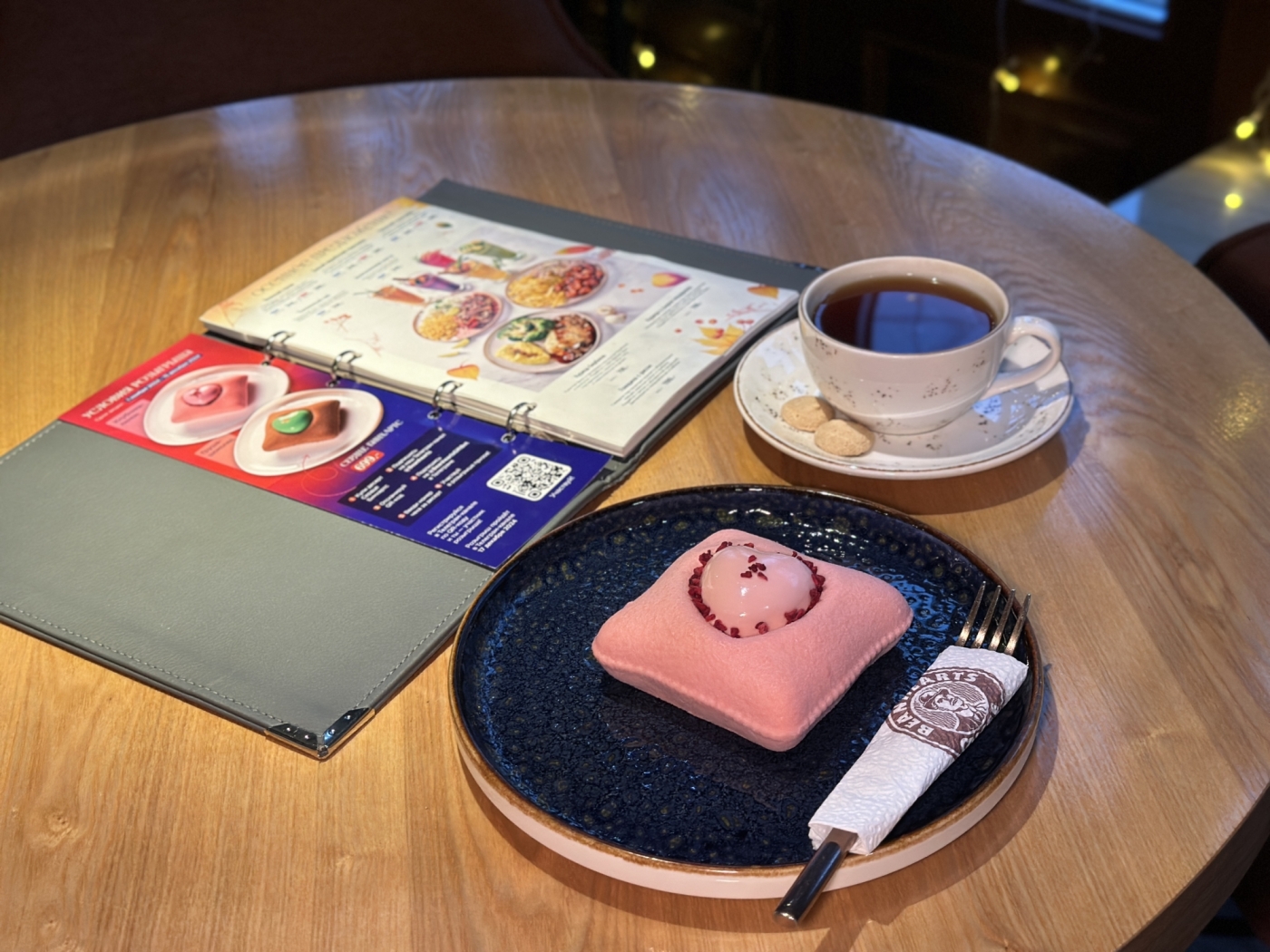 В честь 10-летия сеть ресторанов разыгрывает айфон, приставку Sony PlayStation, наушники Apple