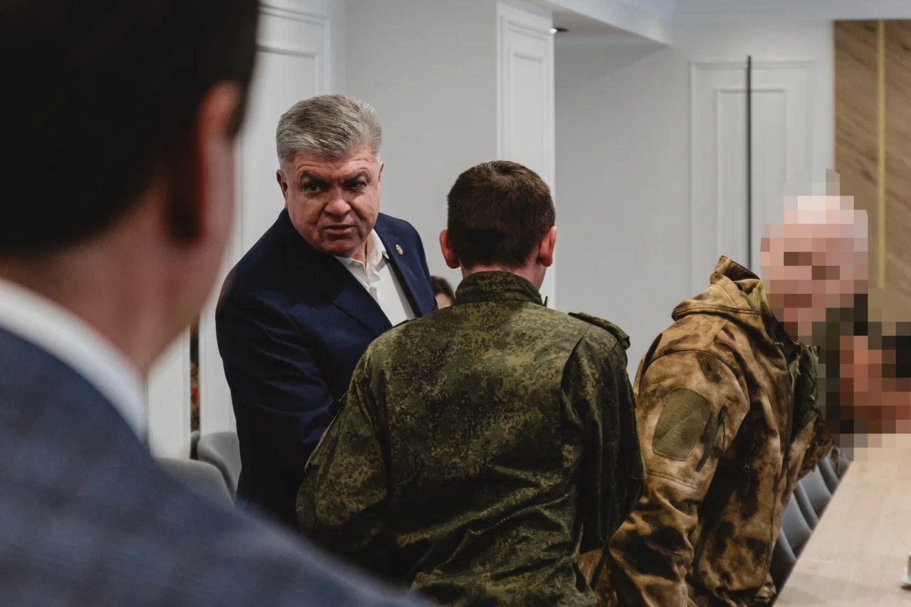 «Пейте чай. Это не просьба, а приказ»: мэр встретился с бойцами СВО