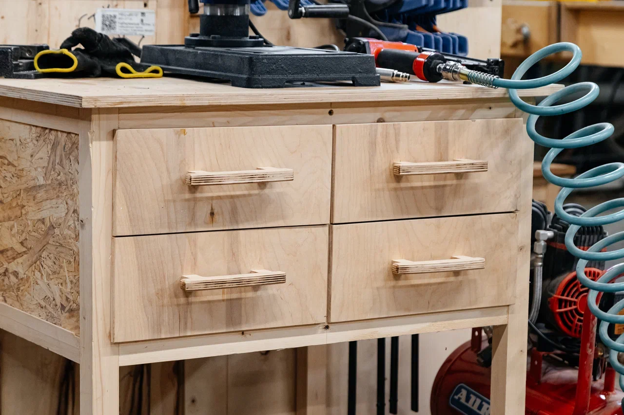 «Нас не привлекает мебель, которая в 90% присутствует на рынке. В ней нет ни жизни, ни души» «Нас не привлекает мебель, которая в 90% присутствует на рынке. В ней нет ни жизни, ни души»