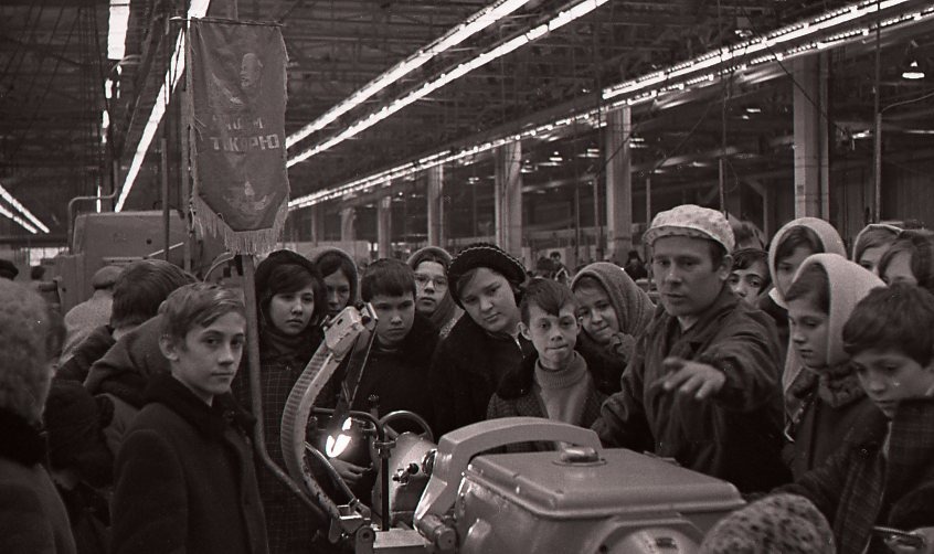 Город, рожденный «КАМАЗом»: как автогигант воспитал поколение «камазят» Город, рожденный «КАМАЗом»: как автогигант воспитал поколение «камазят»