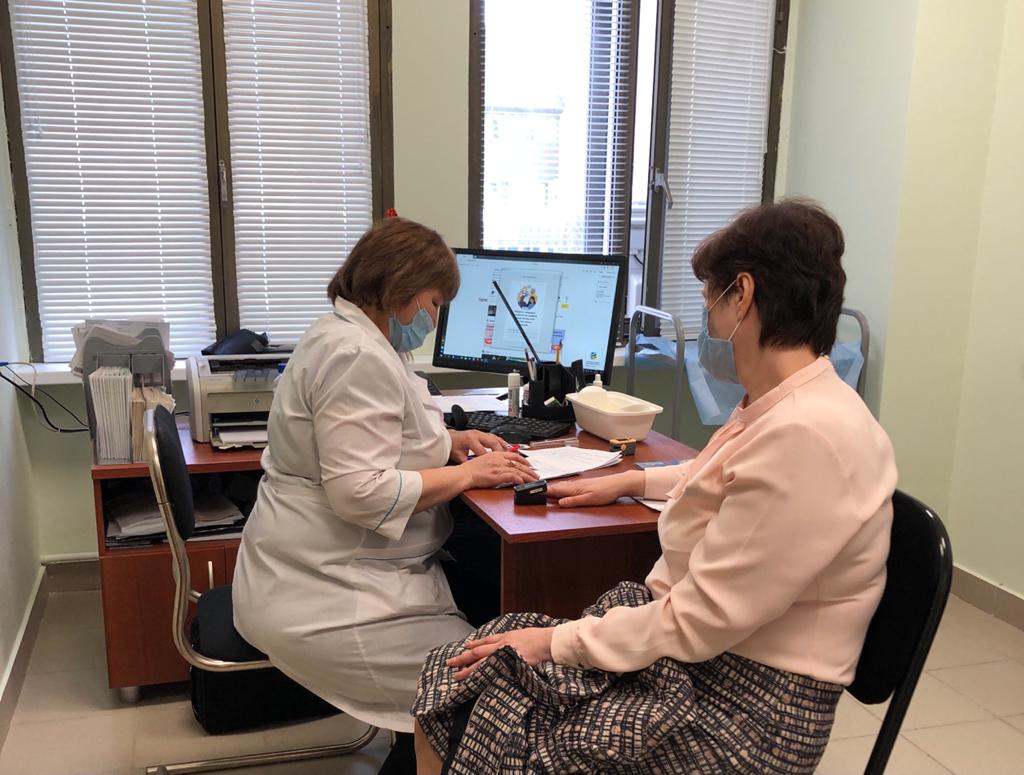 Ахметова, Гилязова, Насрединов и другие: в исполкоме рассказали, как прошли вакцинацию