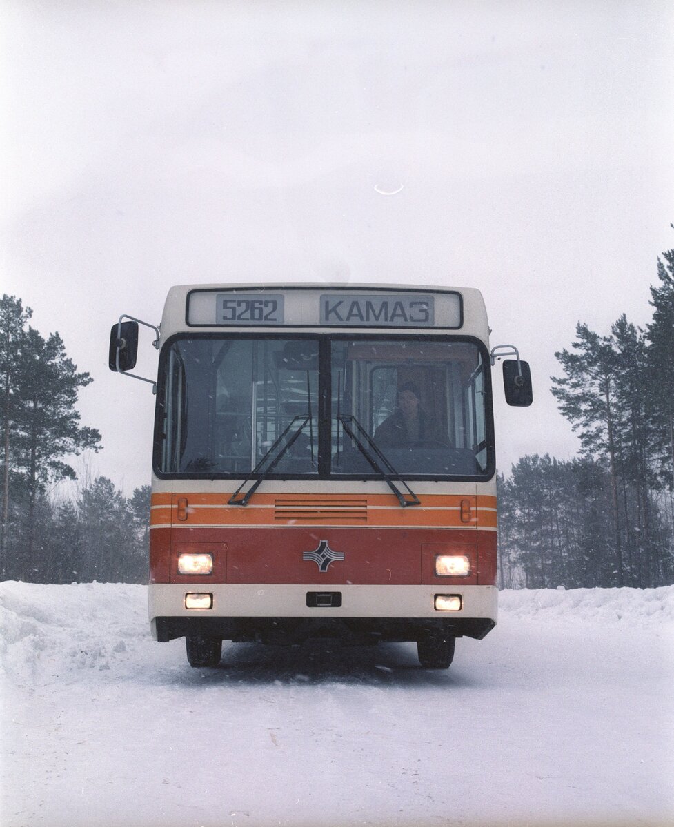 Уникальные фото первого камазовского автобуса, созданного в 90-е 