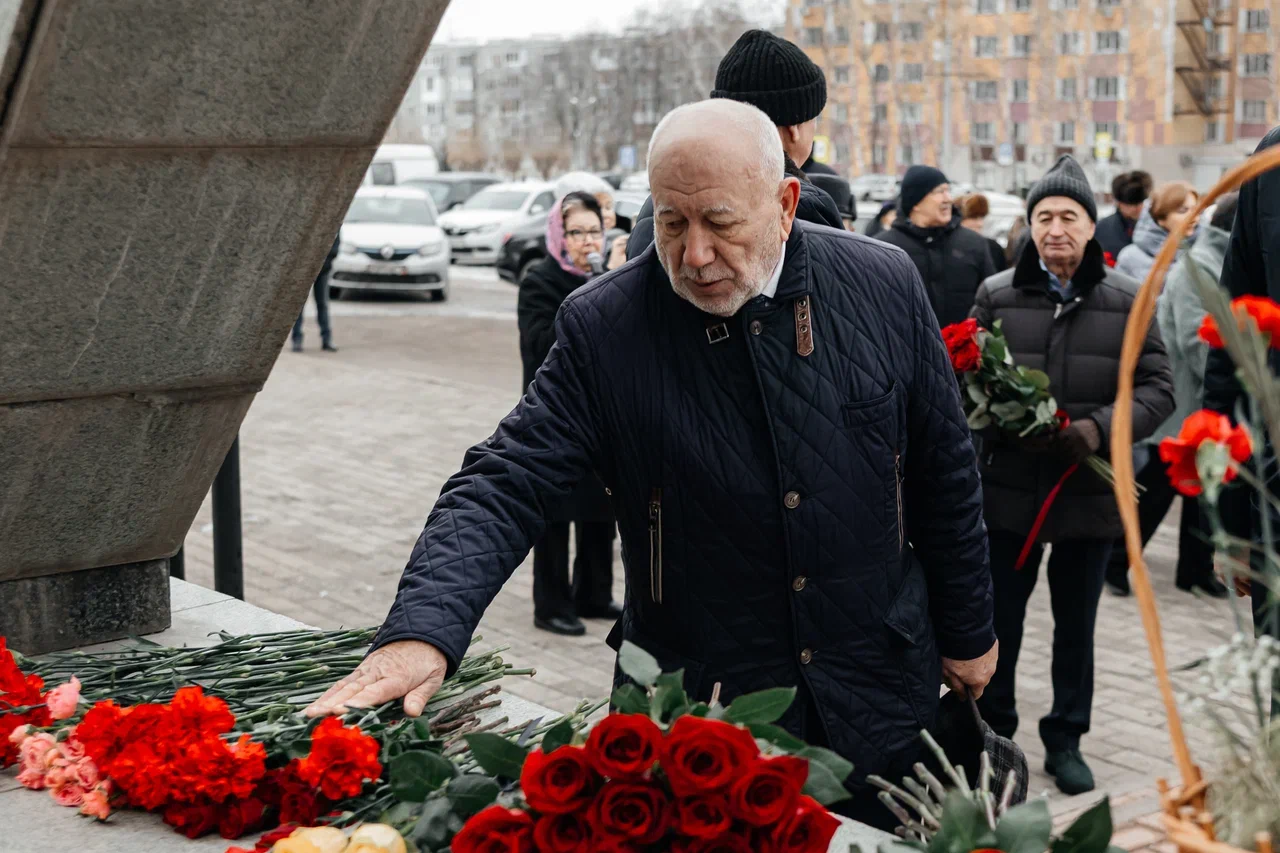 Фото: в Челнах почтили память первого руководителя города Раиса Беляева Фото: в Челнах почтили память первого руководителя города Раиса Беляева