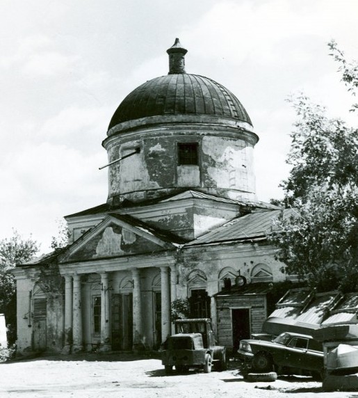 «В годы промышленного развития территорию села включили в зону строительства. Вместе с домами снесли и храм»