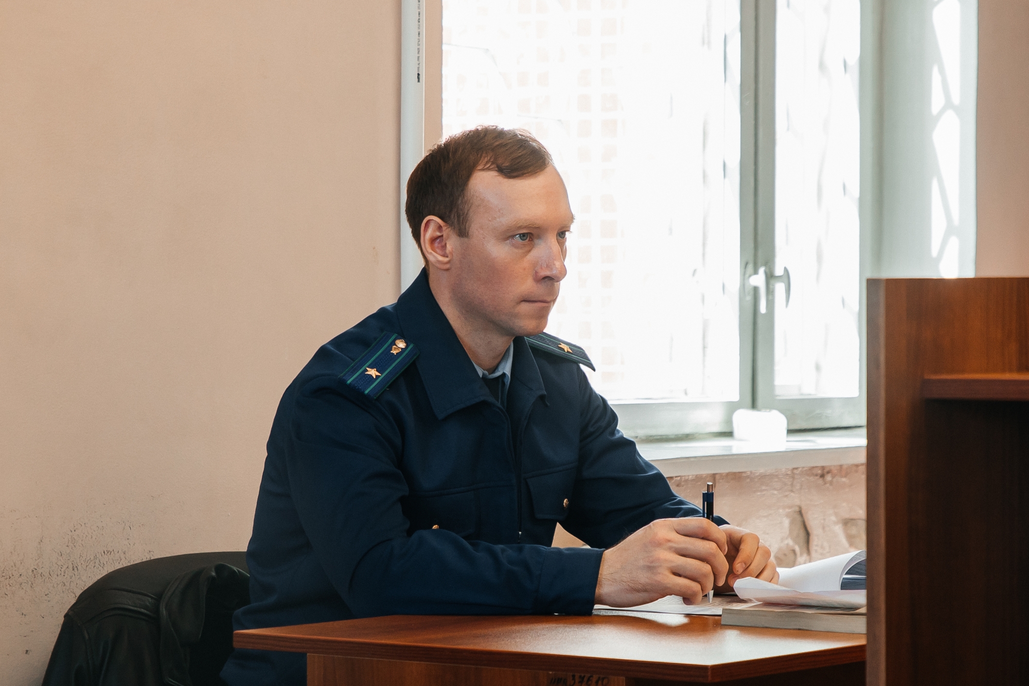 «Она направилась в кабинет Шарафутдиновой, где передала около 2,4 миллионов рублей…»